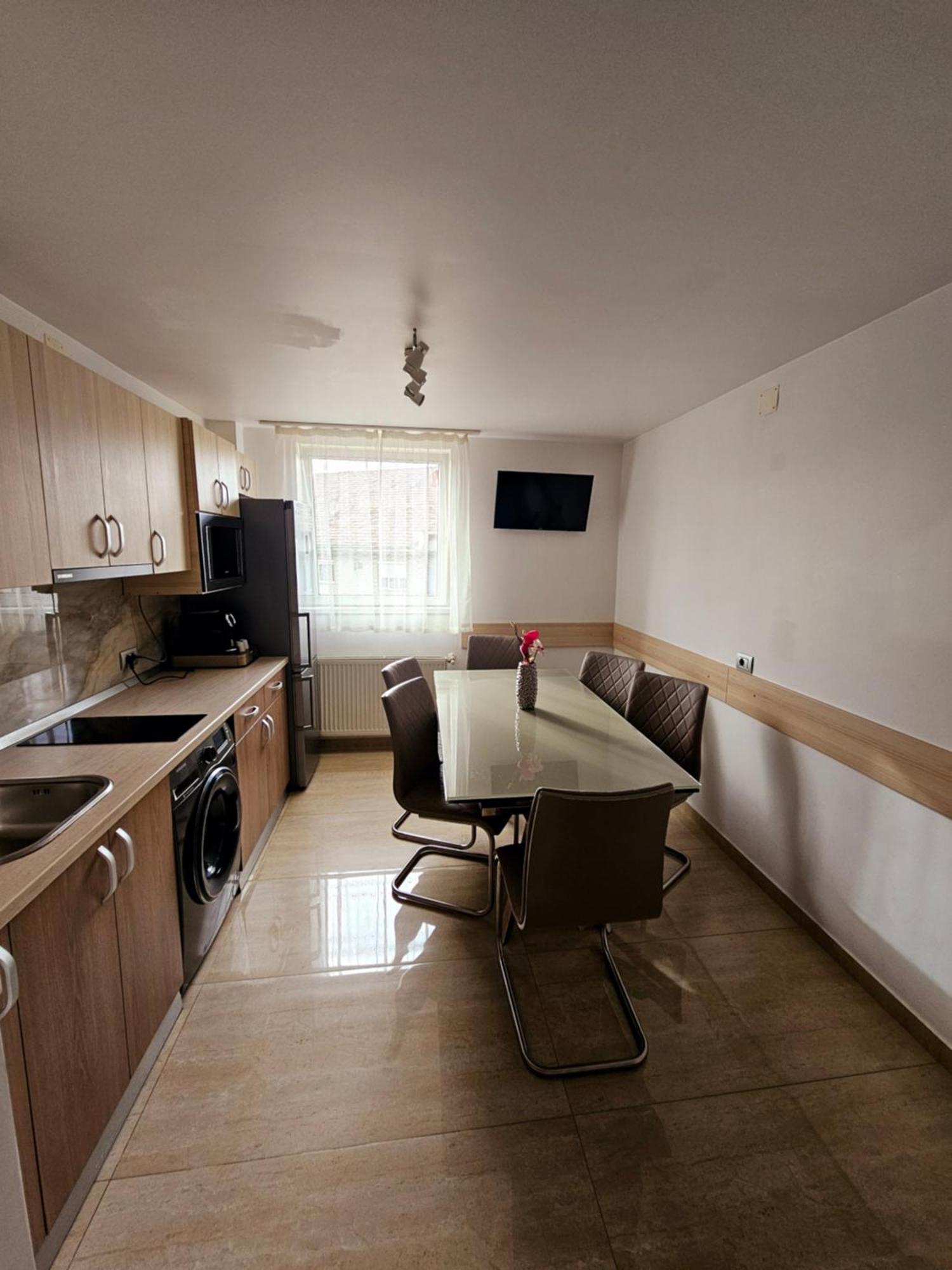 ביילה פליקס Cazare Apartamente Iris מראה חיצוני תמונה