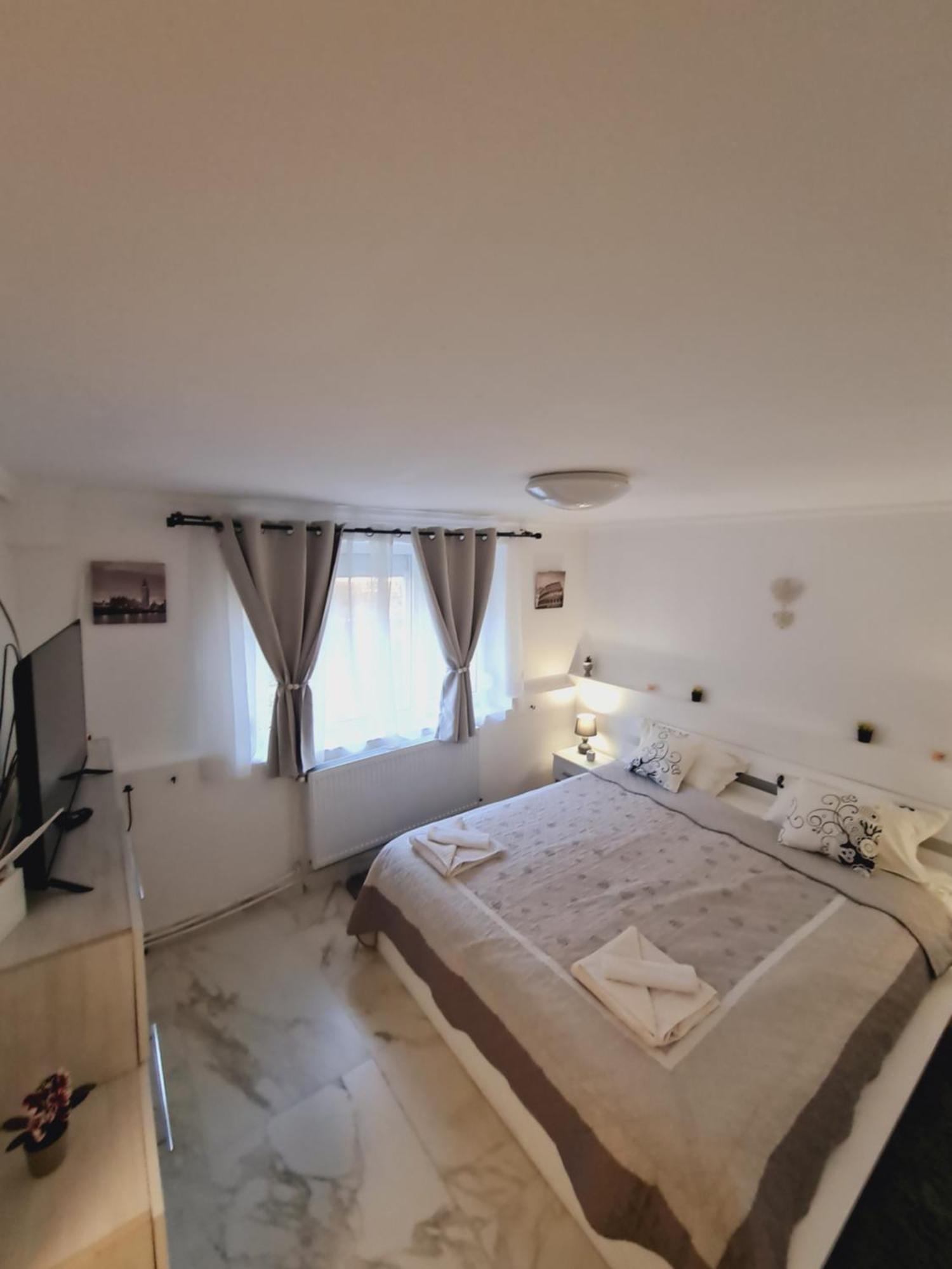 ביילה פליקס Cazare Apartamente Iris מראה חיצוני תמונה