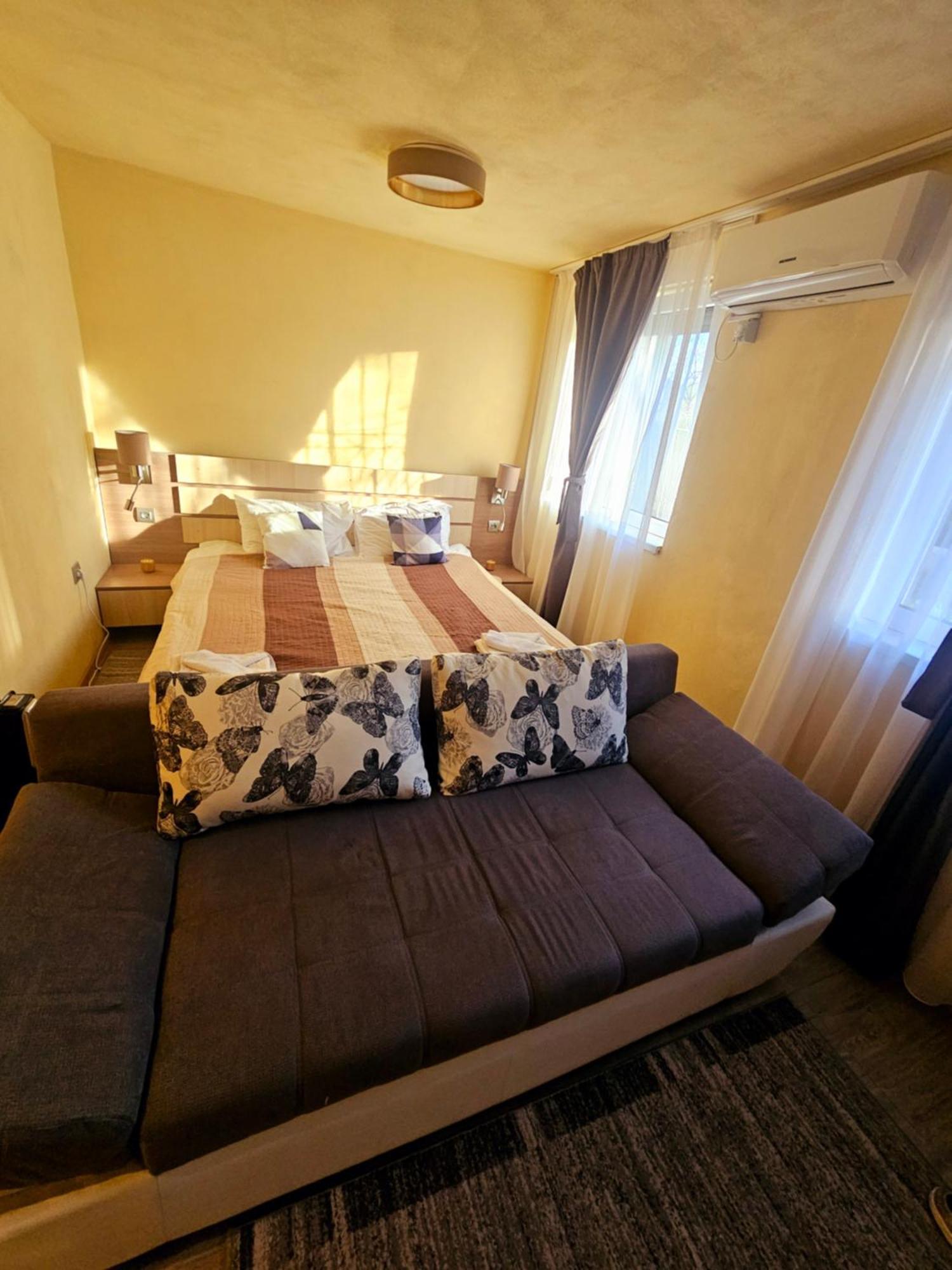 ביילה פליקס Cazare Apartamente Iris מראה חיצוני תמונה